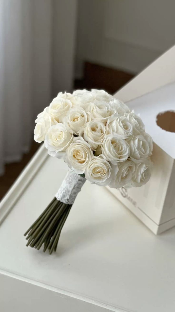 Pureté de Roses - Bouquet de Mariée Éternel