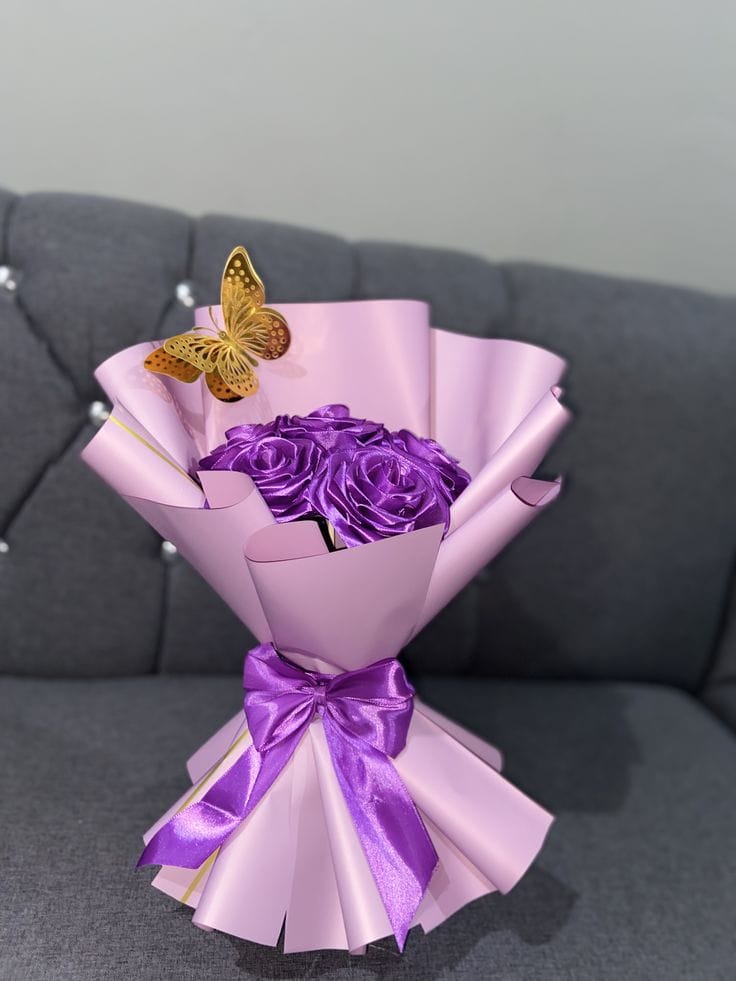 Papillon Royal - Bouquet de Roses Violettes